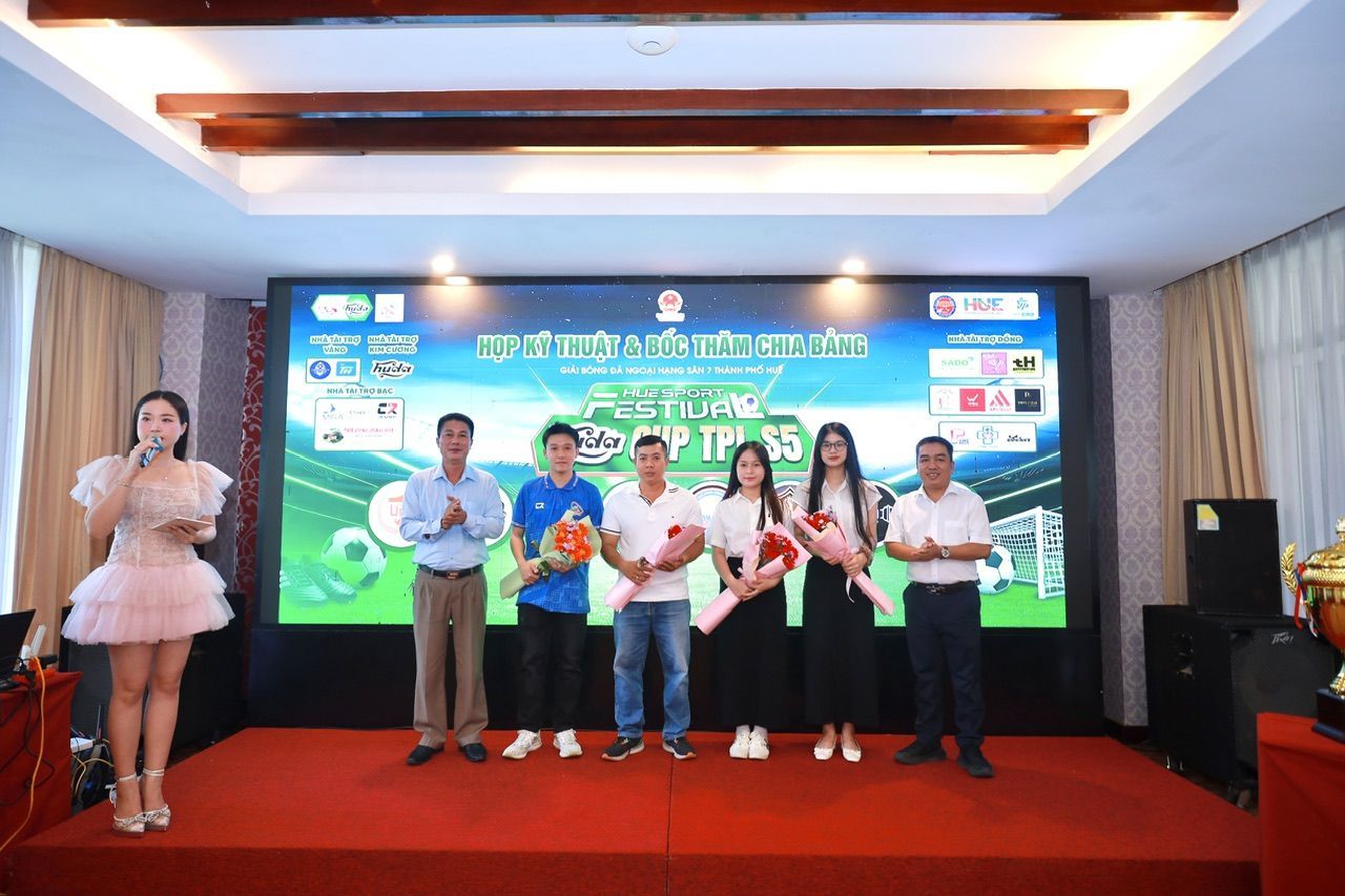 Ban tổ chức tri ân các nhà tài trợ