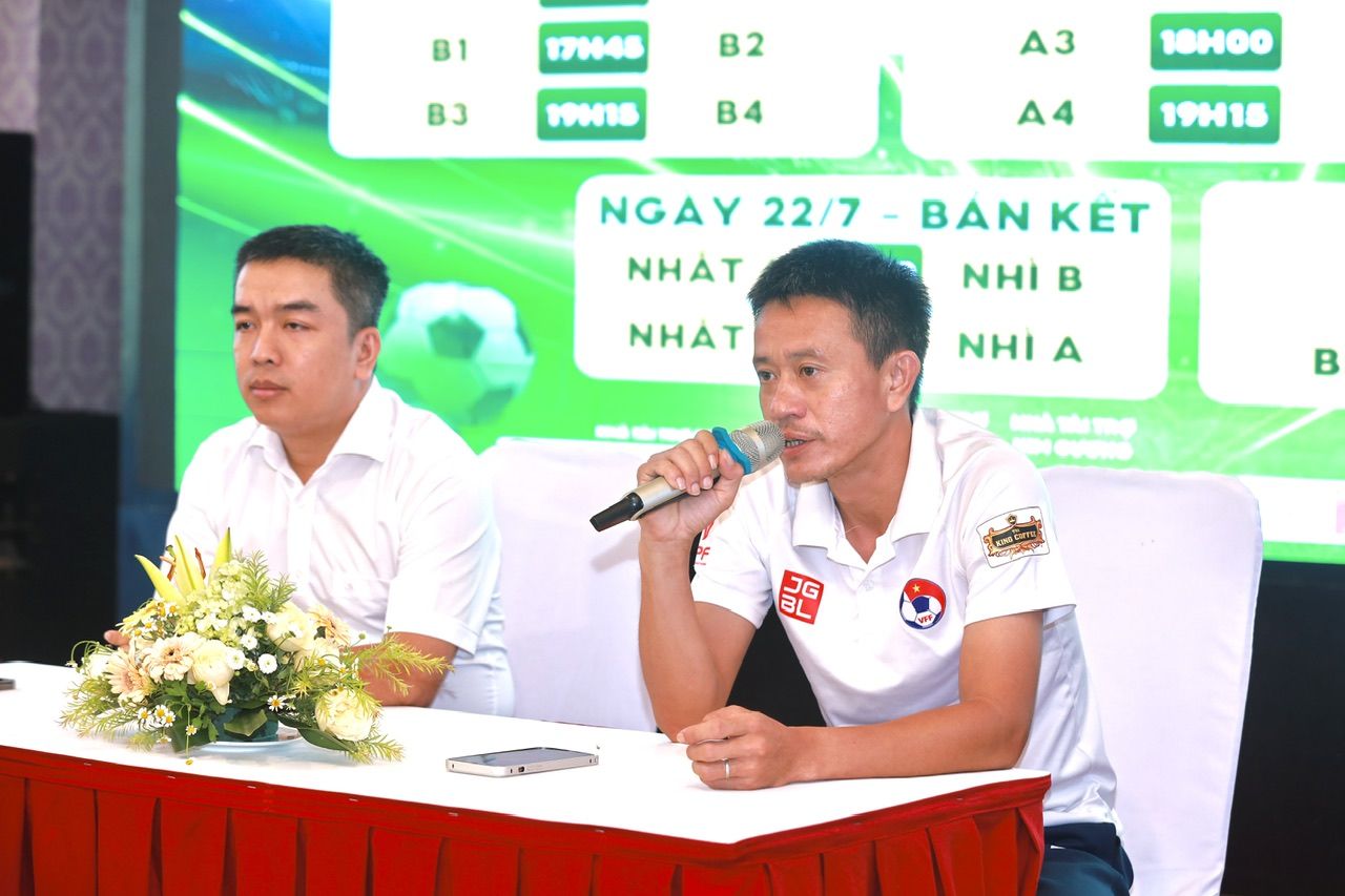 Trưởng BTC Ngô Phước Tuần và Trưởng ban trọng tài Ngô Đắc Tiến