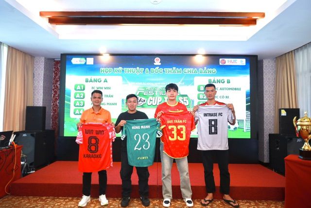 Ra mắt áo đấu bảng A