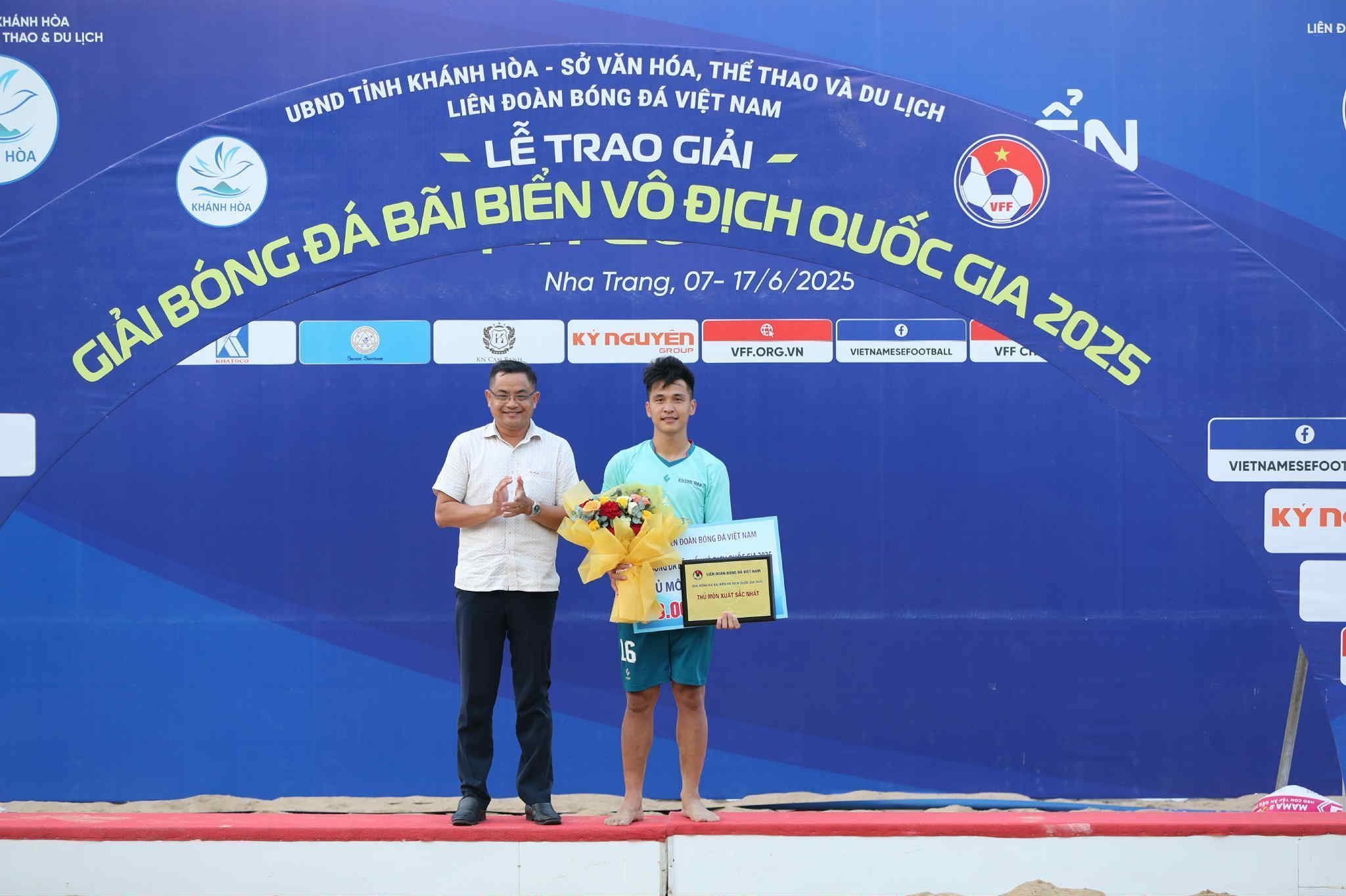 Thủ môn xuất sắc nhất” tại Giải Bóng đá Bãi biển Quốc gia 2025.