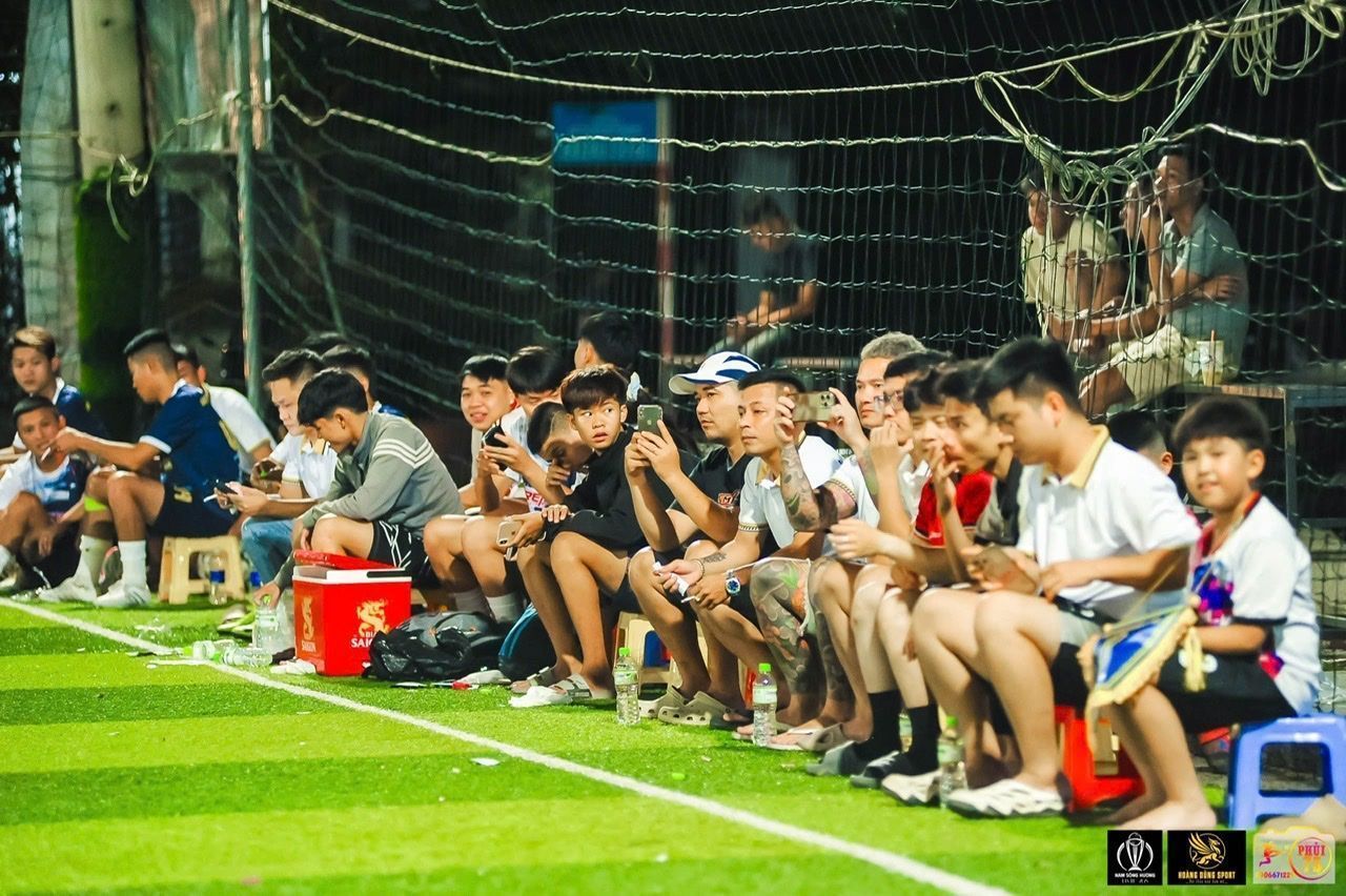 Khán giả dự khai mạc giải