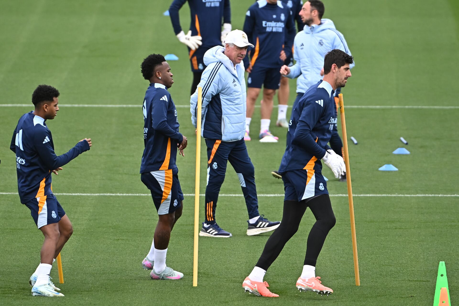 Ancelotti trong buổi tập tại Real Madrid