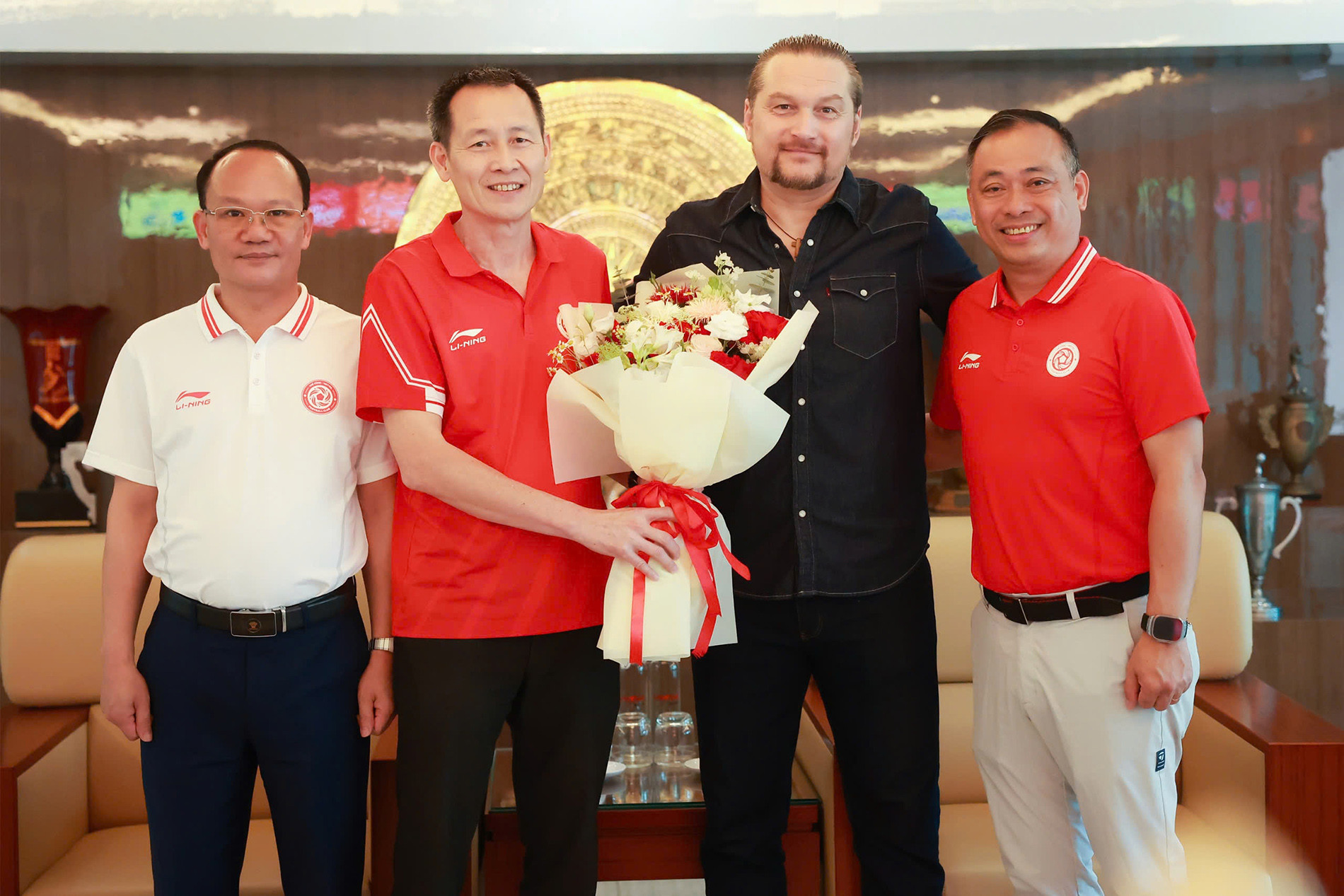 Lãnh đạo CLB Thể Công Viettel kỳ vọng vào HLV Popov