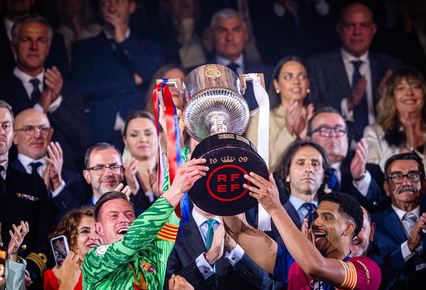 Barcelona vô địch Cúp Nhà vua