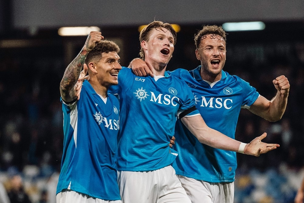 McTominay chói sáng khi ghi cả hai bàn đem về chiến thắng cho Napoli trước Torino
