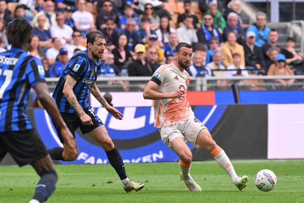 Inter Milan chìm sâu trong khủng hoảng sau khi thua Roma