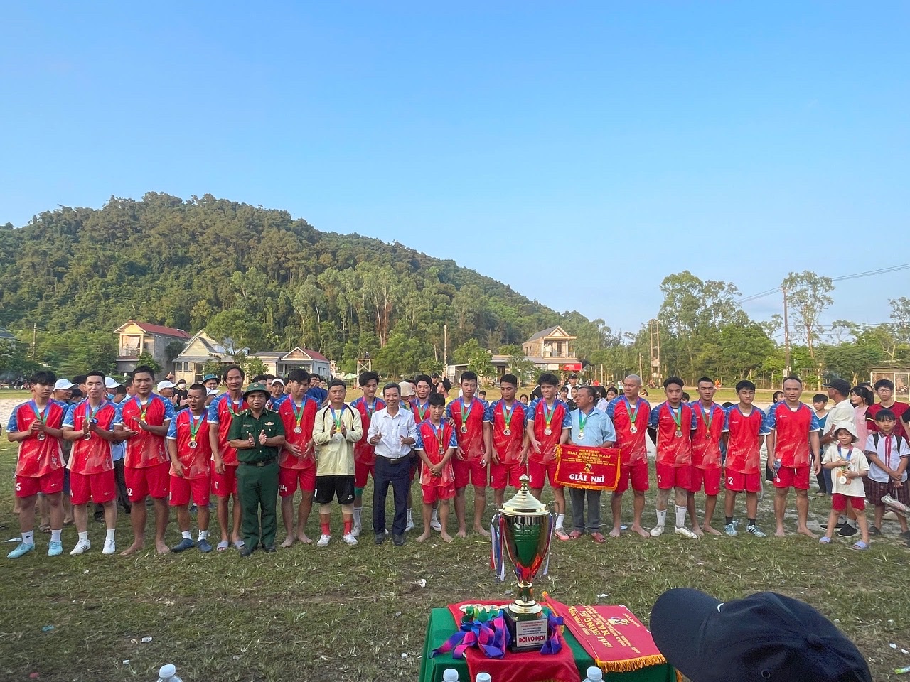 Á quân: Thôn Hiền An 1