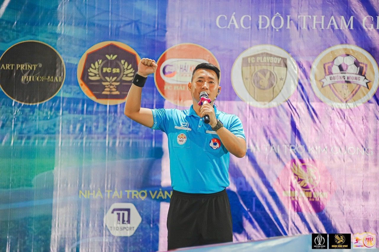 Đại diện tổ trọng tài đọc tuyên thệ