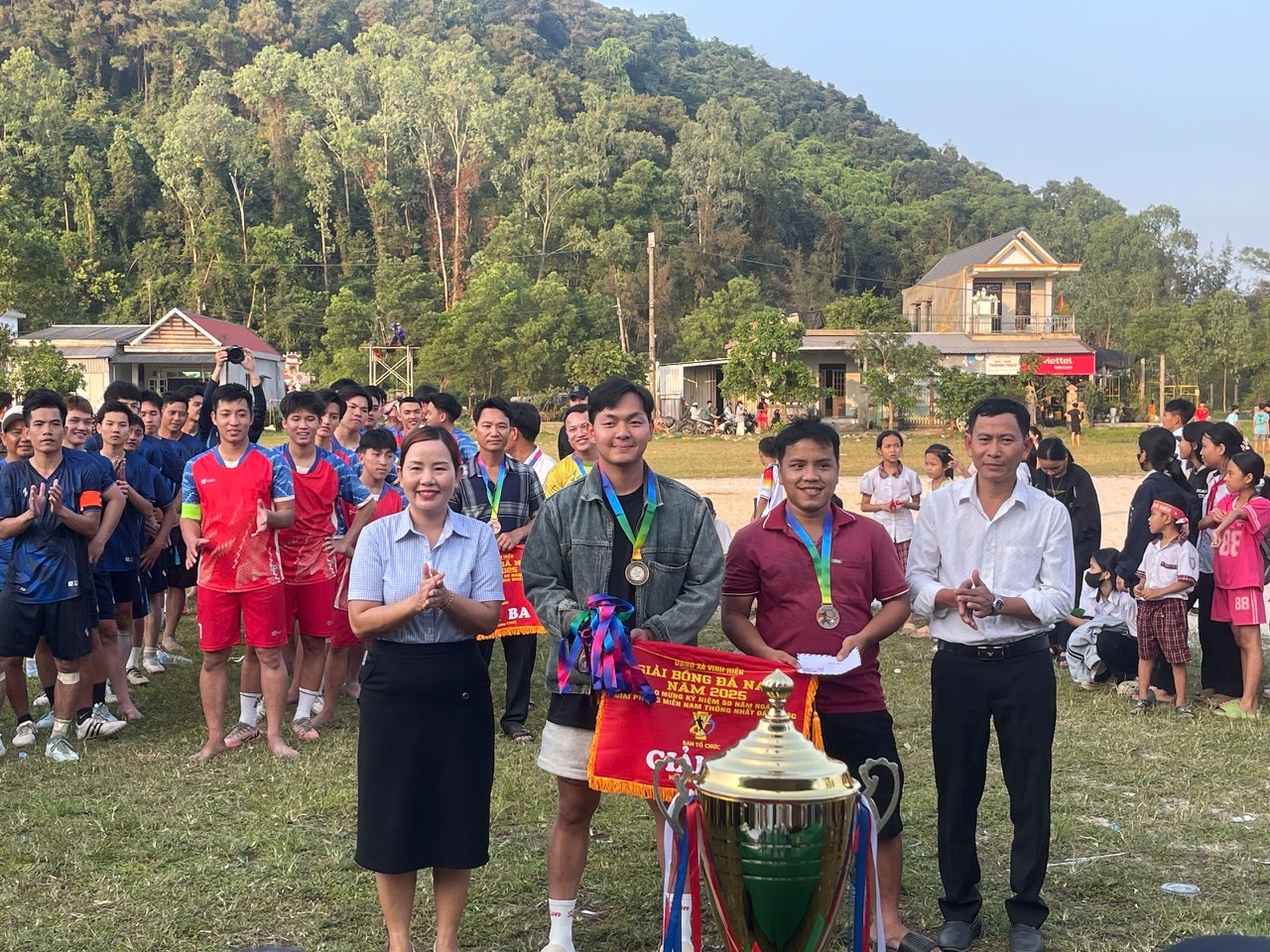 Đồng hạng Ba: Thôn Hiền Hoà 2 & Thôn Hiền Vân 2