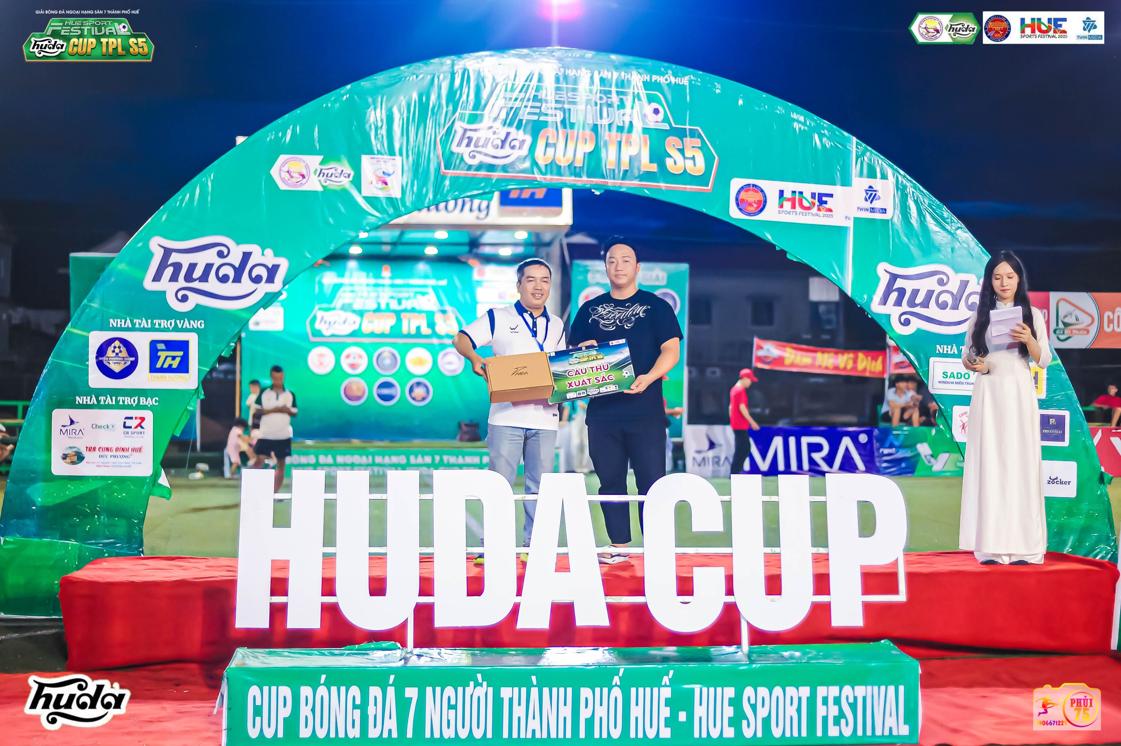 Bàn thắng đẹp nhất giải được trao Huỳnh Lên (FC Hùng Mạnh) 