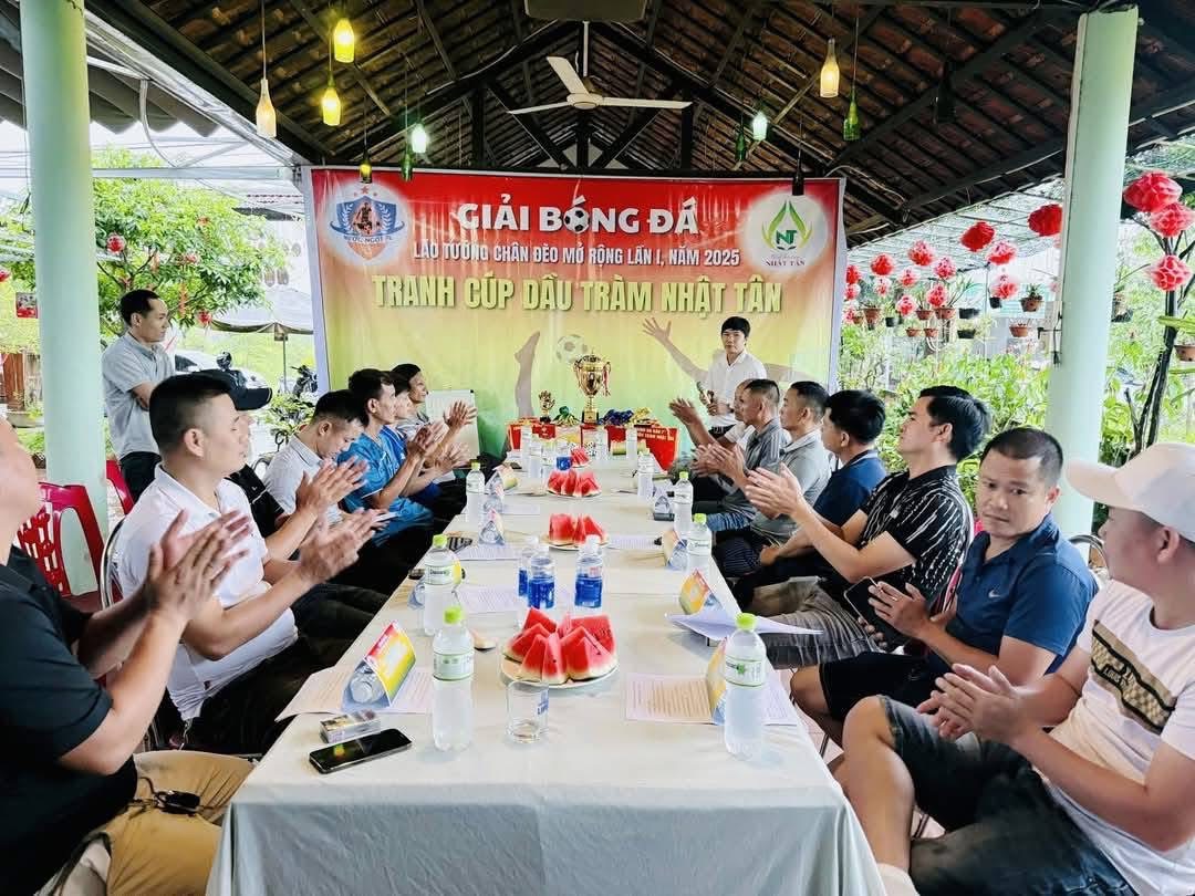 12 đại diện đội bóng vẫn có mặt đầy đủ