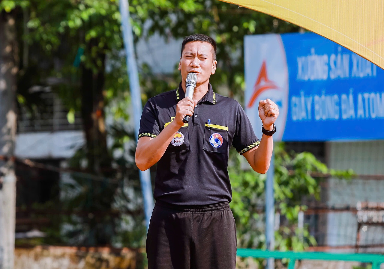 Trọng tài Ngô Bá Tuyến