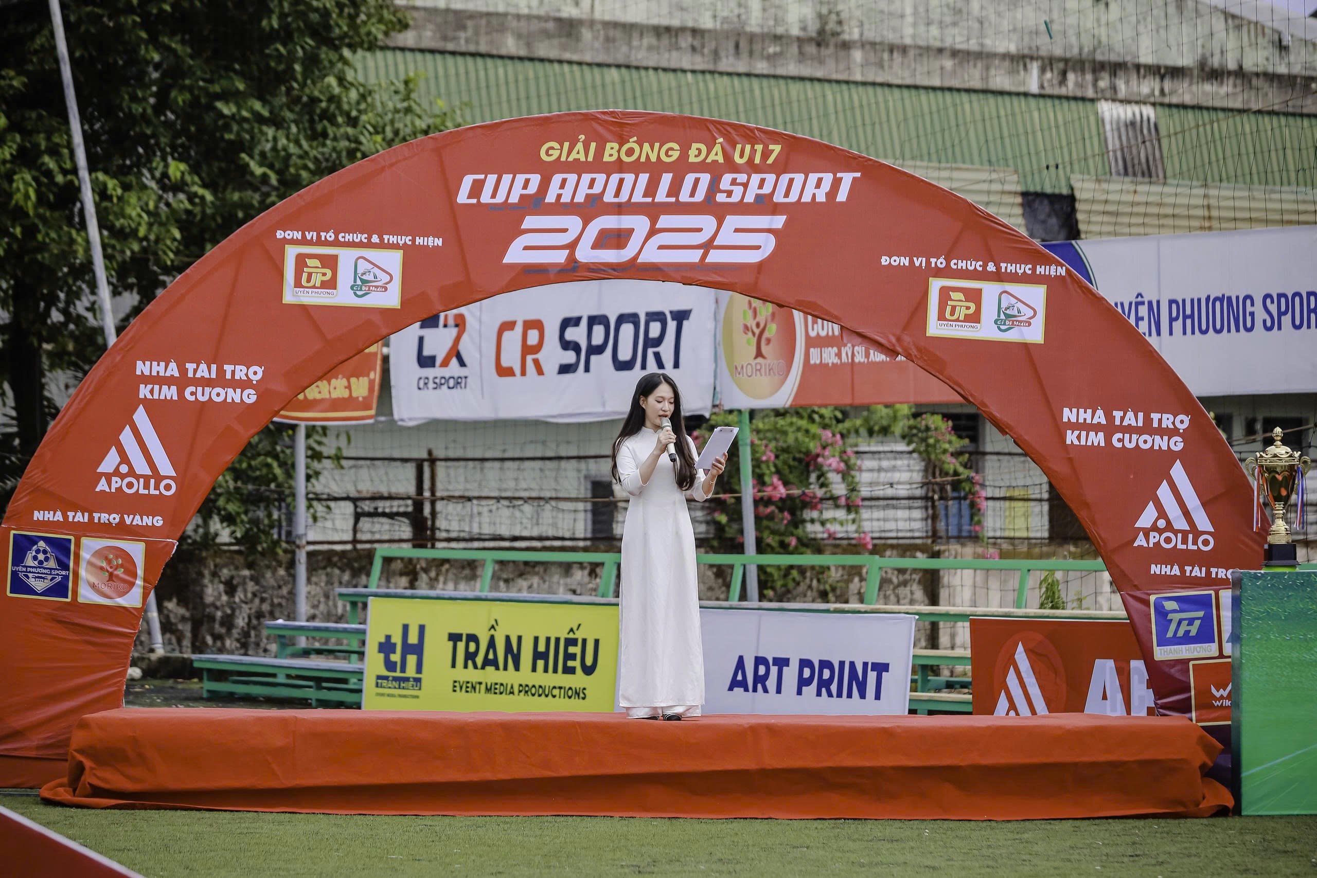 MC Thanh Nhàn dẫn chương trình khai mạc