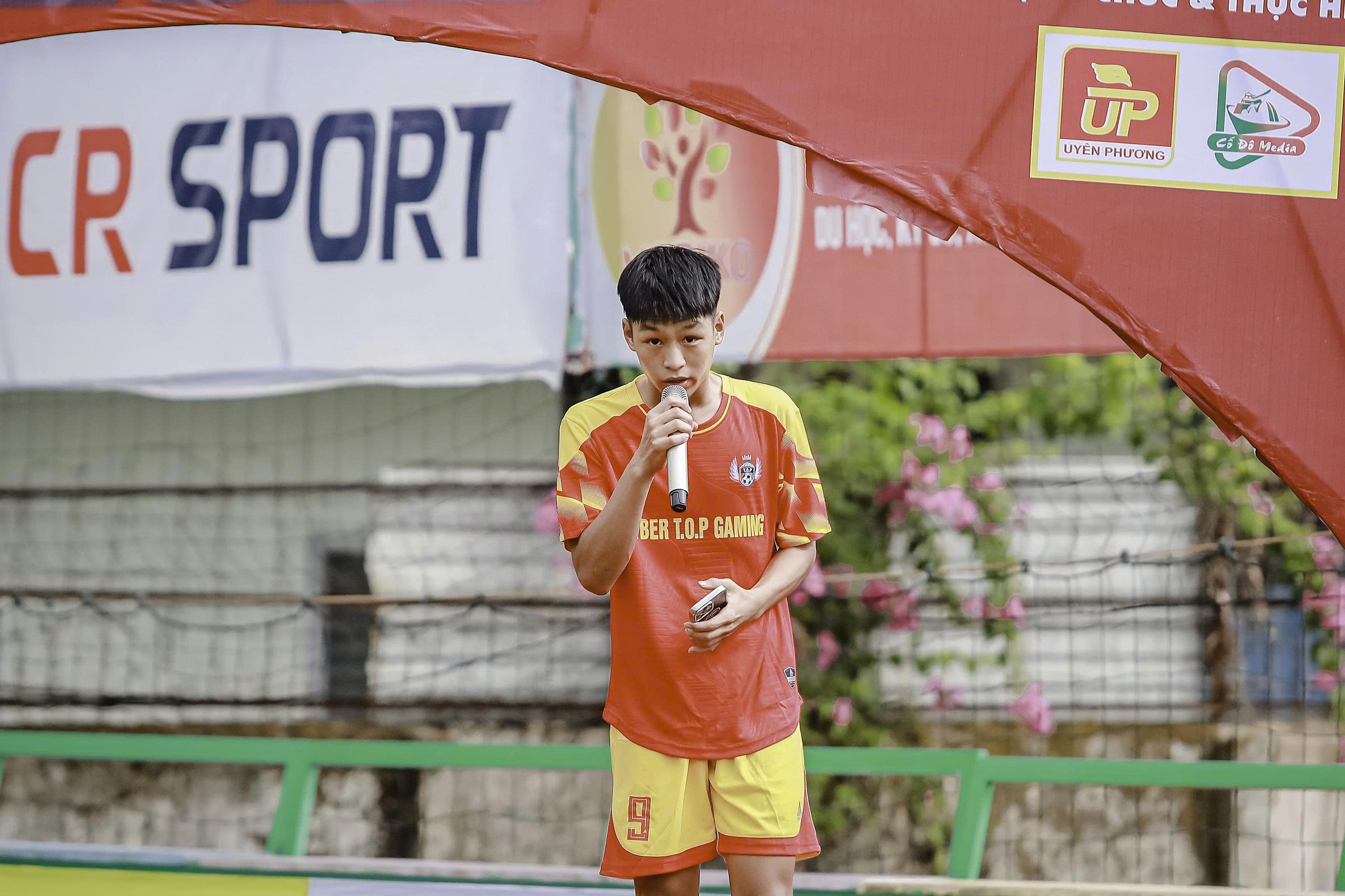 Cầu thủ Bảo Long (đội FC T.O.P Gaming)