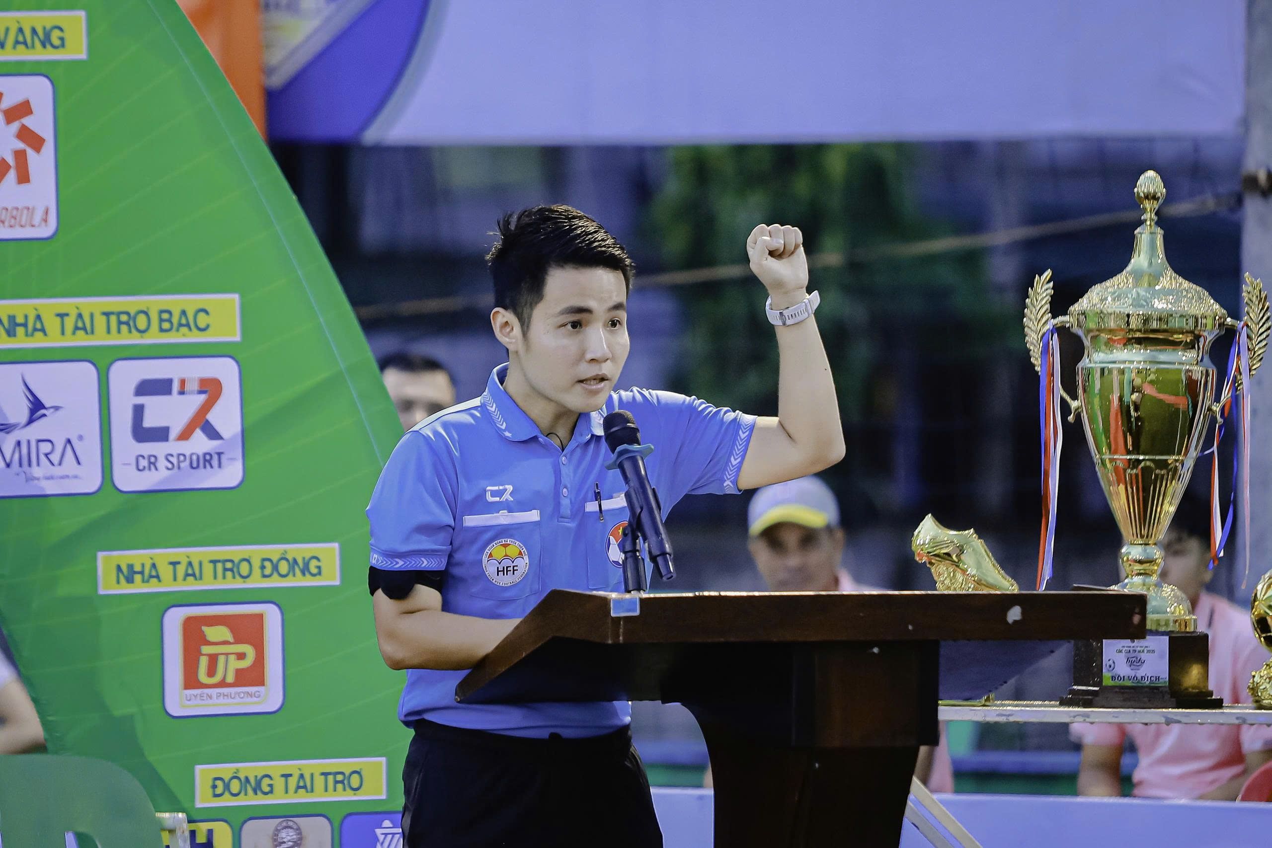 trọng tài Huỳnh Quốc Anh