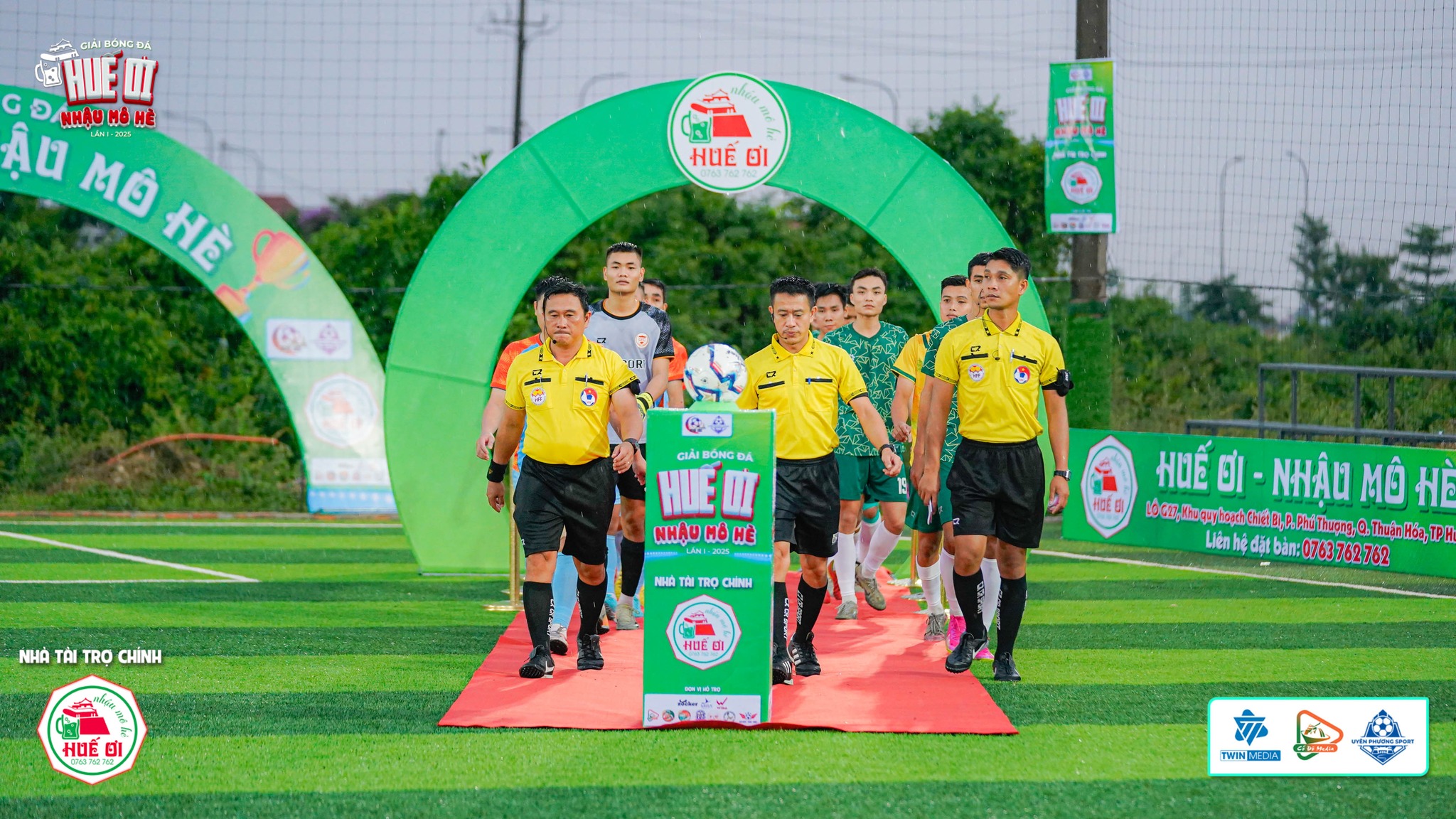 Trận đấu khai mạc giữa FC Union và FC Chung