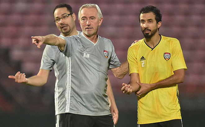 HLV Bert van Marwijk rơi vào thế khó.