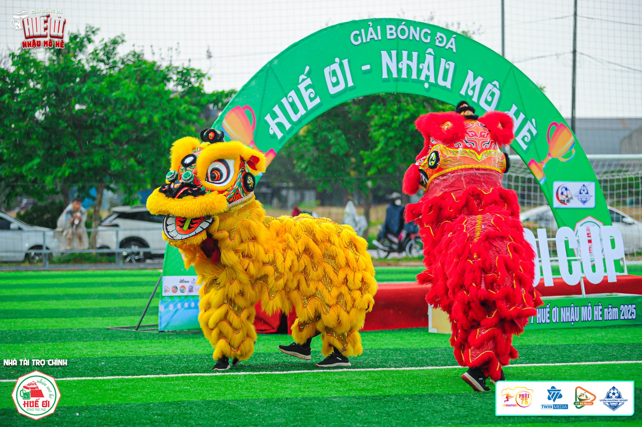 Màn múa lân trước khi vào chương trình